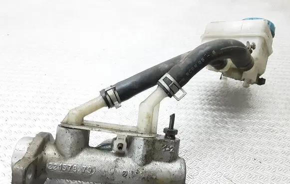 Nissan Almera Tino Master brake cylinder 22157879