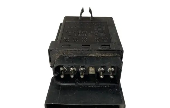 BMW 3 E36 Glow plug pre-heat relay 2246473 12212246473
