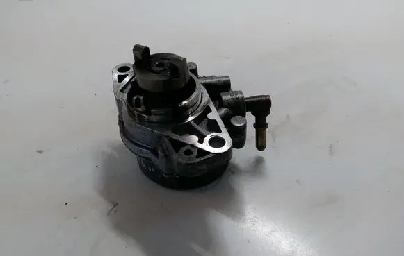 Opel Corsa D Vacuum pump 73501167