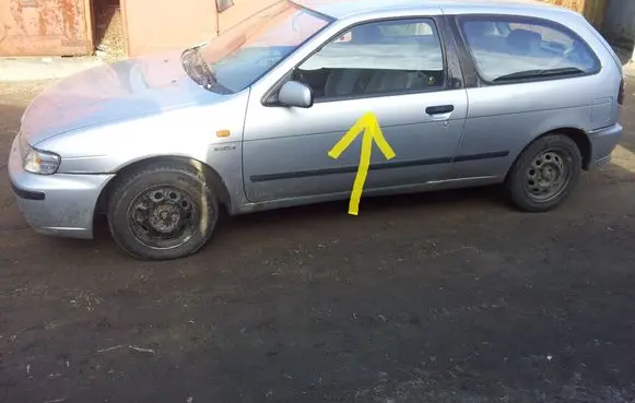 Nissan Almera Front door window/glass (coupe) 