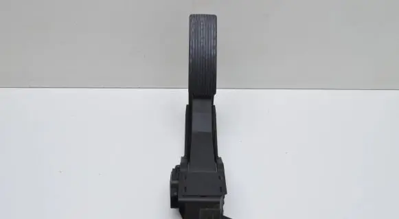 Mercedes-Benz ML W164 Accelerator throttle pedal A1643000104 15327721