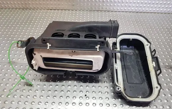 BMW 5 F10 F11 Fuse box cover S27698978 7555189