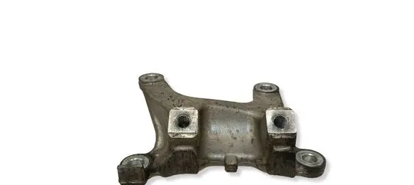 Honda CR-V Engine mounting bracket 