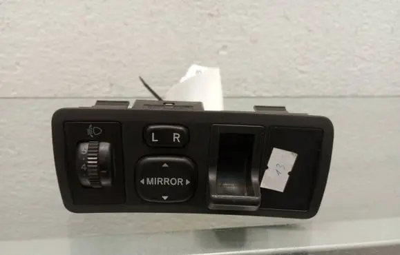 Toyota Corolla Verso E121 Wing mirror switch 183574 777665