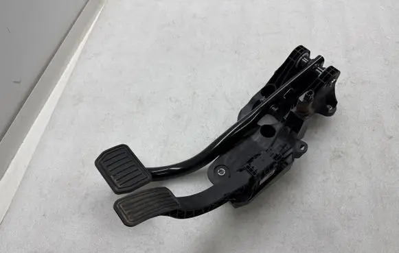 Tesla Model Y Pedal assembly 118869150A 104468100B 22002001024