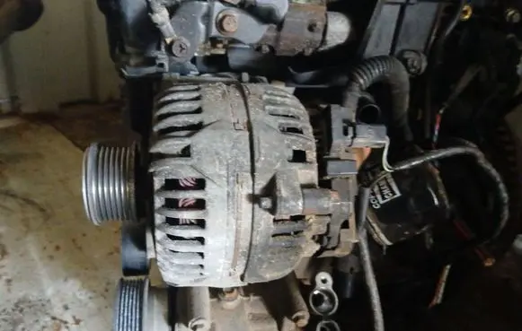 Nissan Juke I F15 Generator/alternator 0124525140