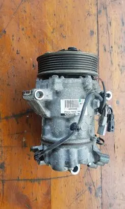 Renault Clio IV Air conditioning (A/C) compressor (pump) 926005450R