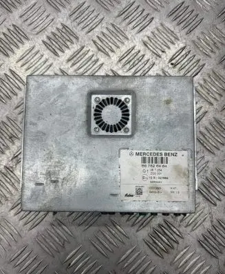 Mercedes-Benz E W211 Alarm control unit/module 10R021864 B67826464 0000925
