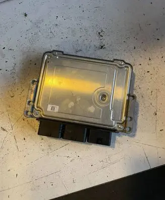 Citroen Berlingo Engine control unit/module 0281018228