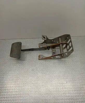 Chrysler PT Cruiser Brake pedal