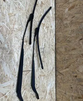 Peugeot 208 II Front wiper blade arm 