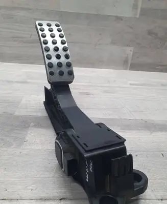 Mercedes-Benz ML AMG W164 Accelerator throttle pedal A1643000104 0350 ZGS007