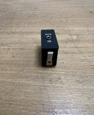 BMW 7 E65 E66 AUX in-socket connector 61316930561 F2185