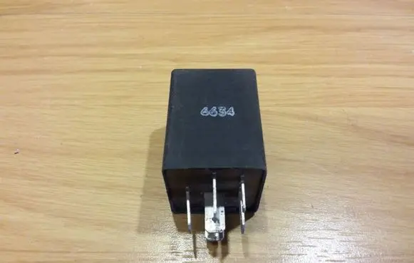 Volkswagen PASSAT B3 Other relay 321955531A 6634