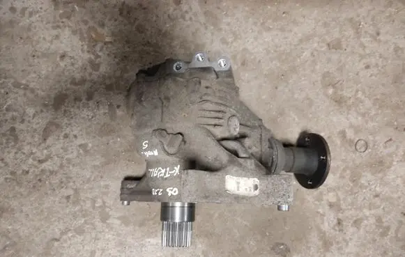 Nissan X-Trail T30 Gearbox transfer box case 