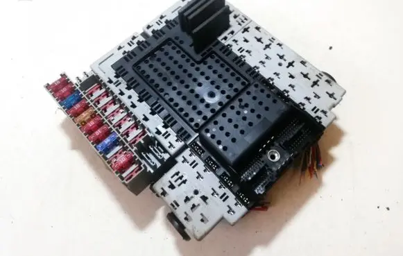 Volvo S80 Fuse box set 9422263 183302694