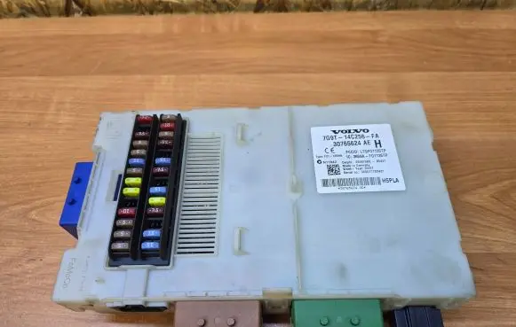Volvo XC70 Fuse module 7G9T14C256FA