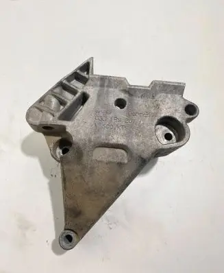 Skoda Octavia Mk2 (1Z) Engine mounting bracket 03G199207A