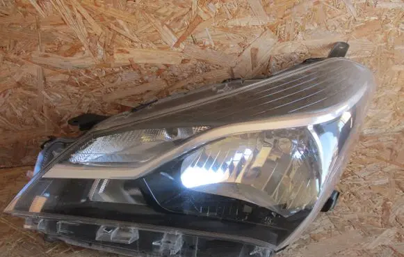 Toyota Yaris Headlight/headlamp