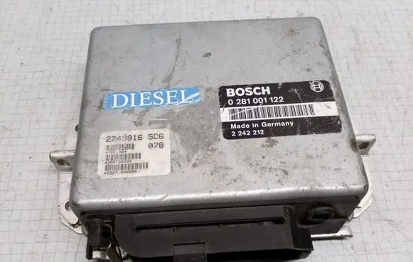 BMW 5 E34 Engine control unit/module 0281001122 2242212