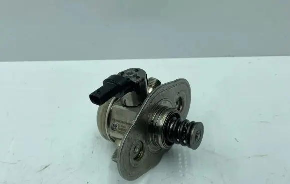 BMW 4 F36 Gran coupe Fuel injection high pressure pump 7642466 0672125