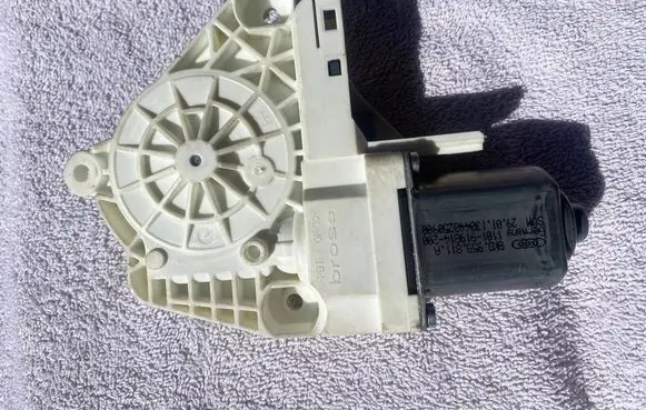 Audi A4 S4 B8 8K Rear door window regulator motor 8K0959811A