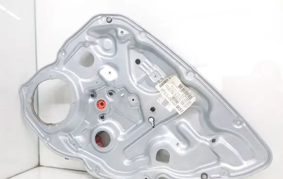 Rear window lifting mechanism without motor