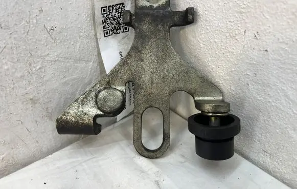 Opel Insignia A Engine mounting bracket 55486211