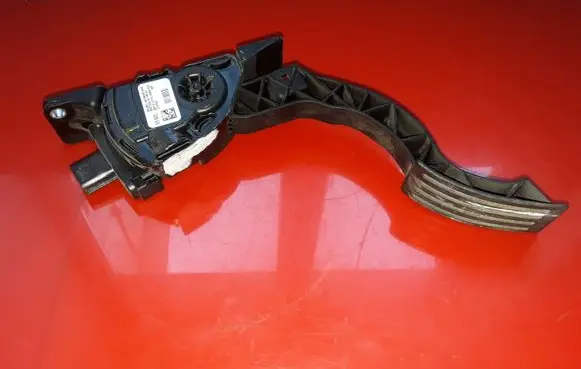 Ford Focus Accelerator throttle pedal BV619F836AB BEV241600 6PV01036830
