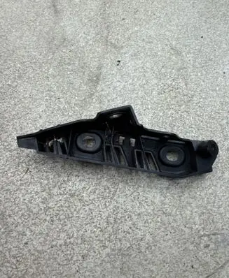 Volkswagen PASSAT B8 Front bumper mounting bracket 3c0807050