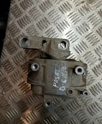 Engine mount bracket
