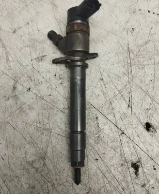 Volvo S60 Fuel injector 8658351