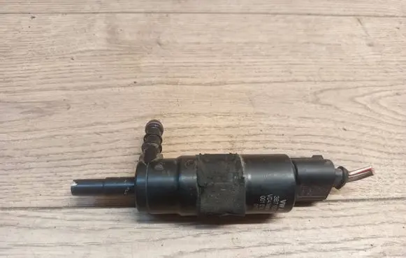 Volkswagen Touran I Headlight washer pump 3B7955681 001016