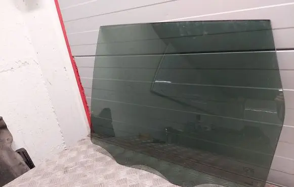 Porsche Cayenne (92A) Rear door window glass 43R001090