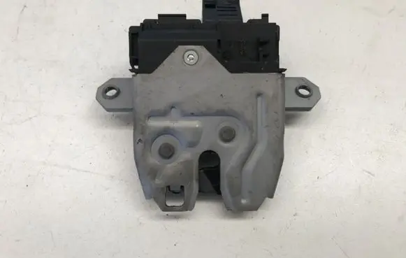 Ford Focus Tailgate/trunk/boot lock/catch/latch 8M51R442A66DC 353716 01041155005