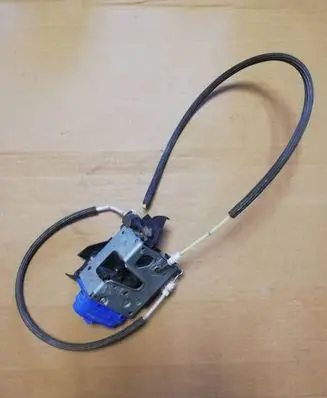 Audi A3 S3 8L Rear door lock 8D0839015A