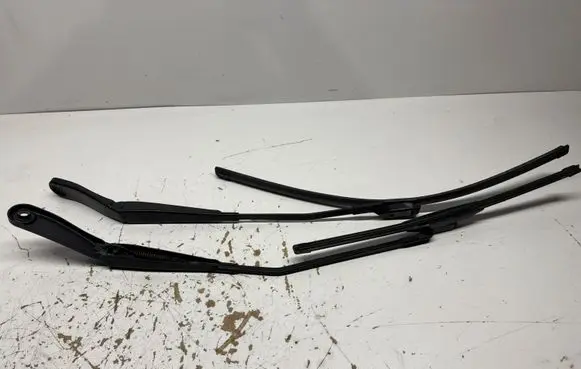 Volvo V60 Front wiper blade arm 30753505
