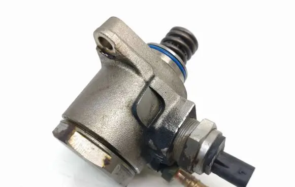Skoda Fabia Mk3 (NJ) Fuel injection high pressure pump 04E127026aa