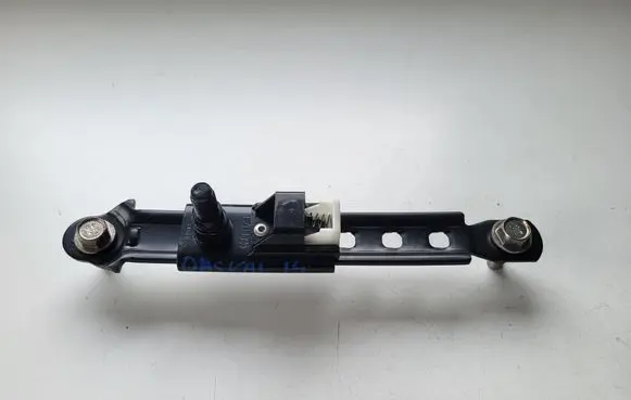 Nissan Qashqai Seat belt height adjuster 