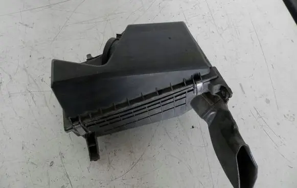Mitsubishi Carisma Air filter box 