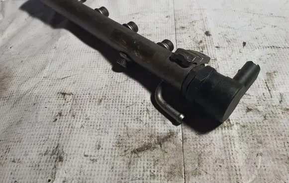 Mercedes-Benz E W211 Fuel main line pipe A6420700495 A6110780449
