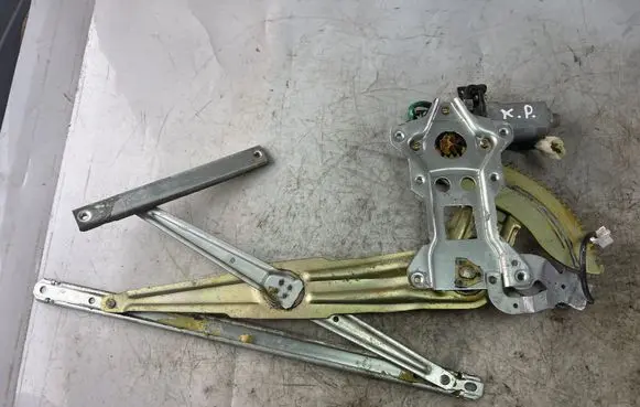 Mitsubishi Pajero Sport I Front door window regulator with motor Mr144595