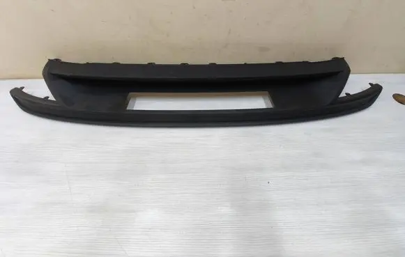 Rear bumper trim bar molding