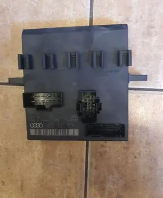 Audi A4 S4 B7 8E 8H Comfort/convenience module 8E0907279 12042001