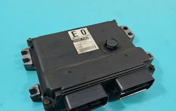 Suzuki Swift I Engine control unit/module ECU 33920-72K01 IMPRK1515416