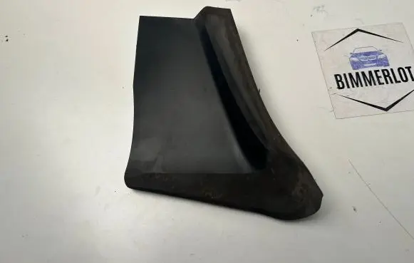 Audi A7 S7 4G Rear/tail light trim molding 4G8945256