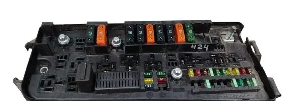 Opel Vectra C Fuse module 13112918