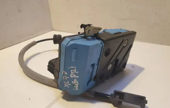 Volvo XC70 Front door lock 30699748