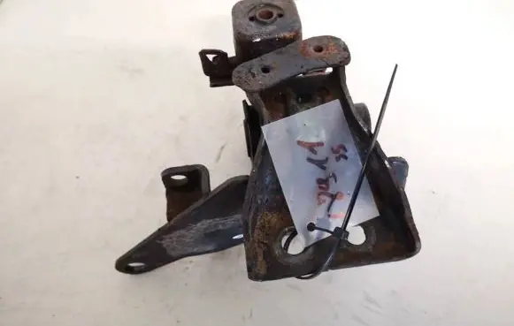 Toyota Corolla E120 E130 Engine mount bracket