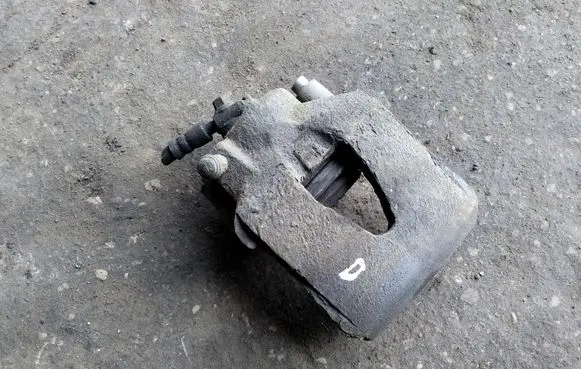 Volkswagen Golf V Front brake caliper